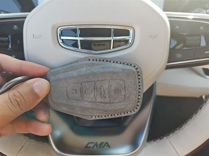 Фото 9 - Geely Monjaro