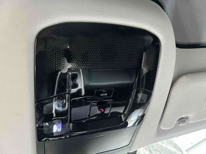 Фото 2 - Lexus RZ