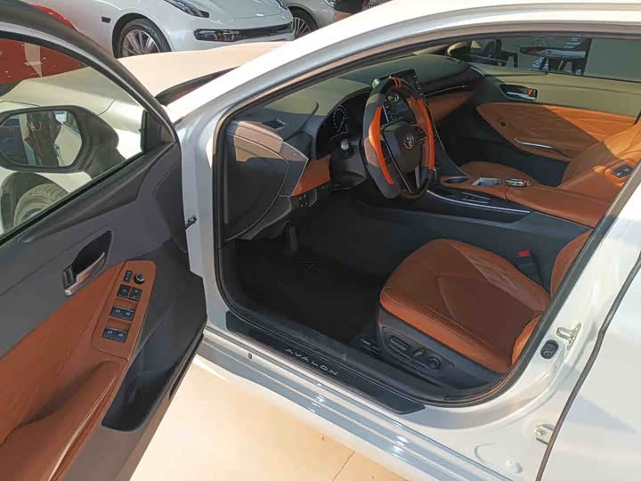 Фото 4 - Toyota Avalon