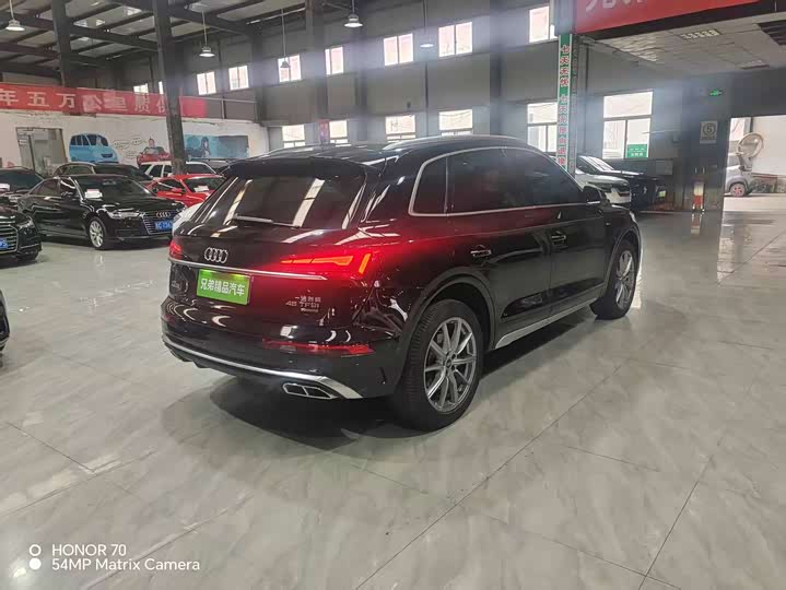 Фото 7 - Audi Q5L