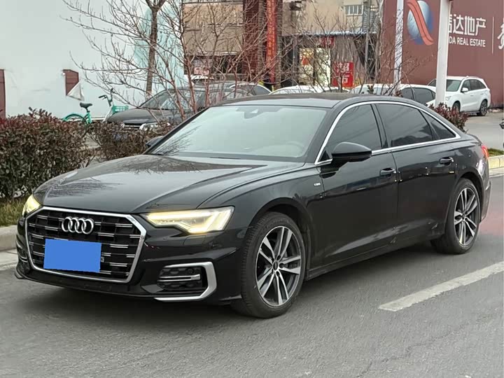 Фото 1 - Audi A6L