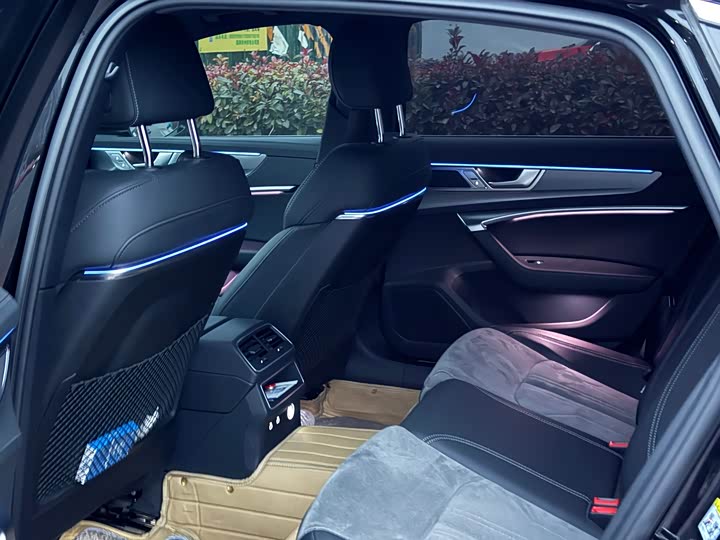 Фото 5 - Audi A6L