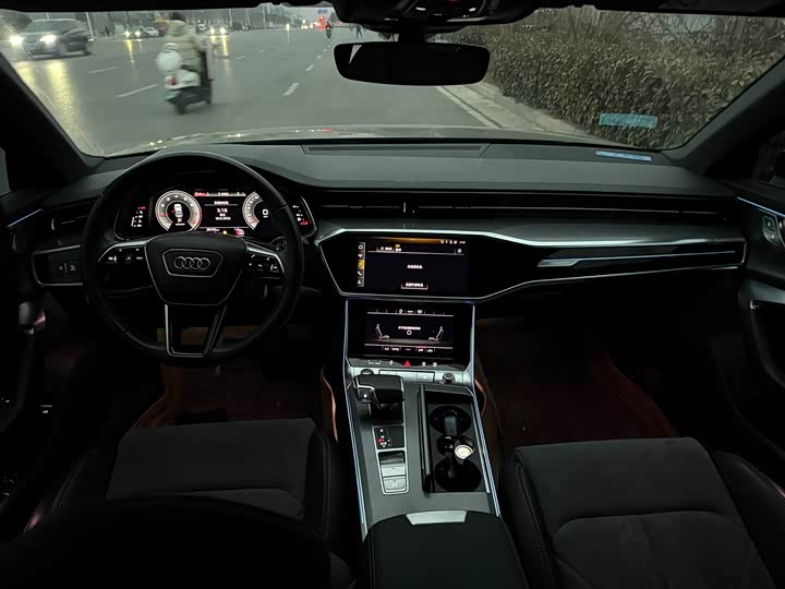 Фото 7 - Audi A6L