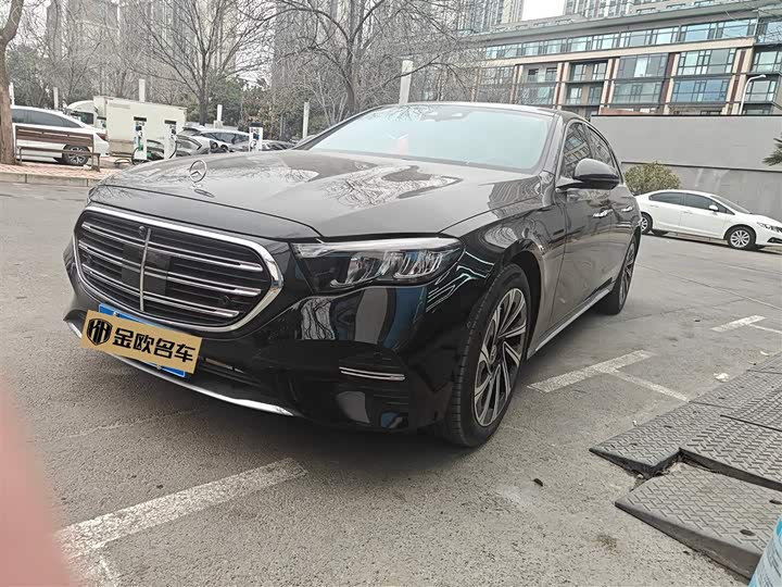 Фото 1 - Mercedes-Benz E-Class