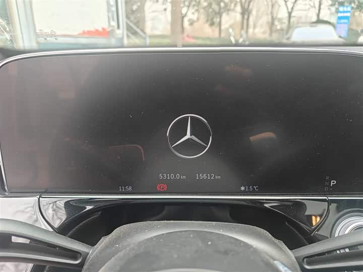 Фото 3 - Mercedes-Benz E-Class