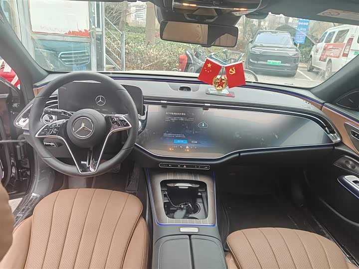 Фото 5 - Mercedes-Benz E-Class