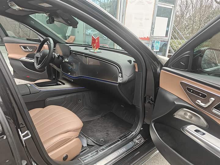 Фото 7 - Mercedes-Benz E-Class