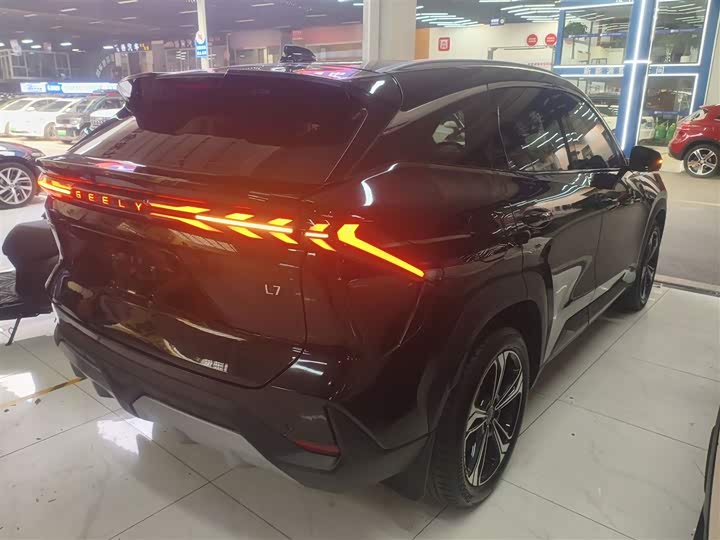 Фото 7 - Geely Galaxy L7