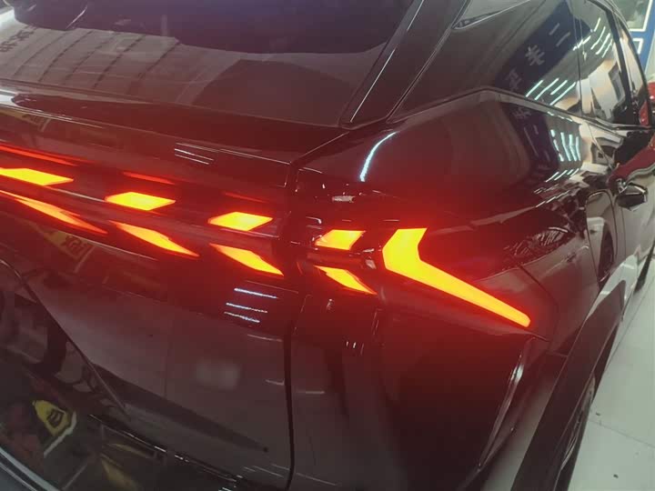 Фото 8 - Geely Galaxy L7