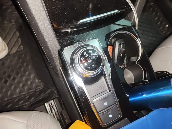 Фото 7 - Ford Escape