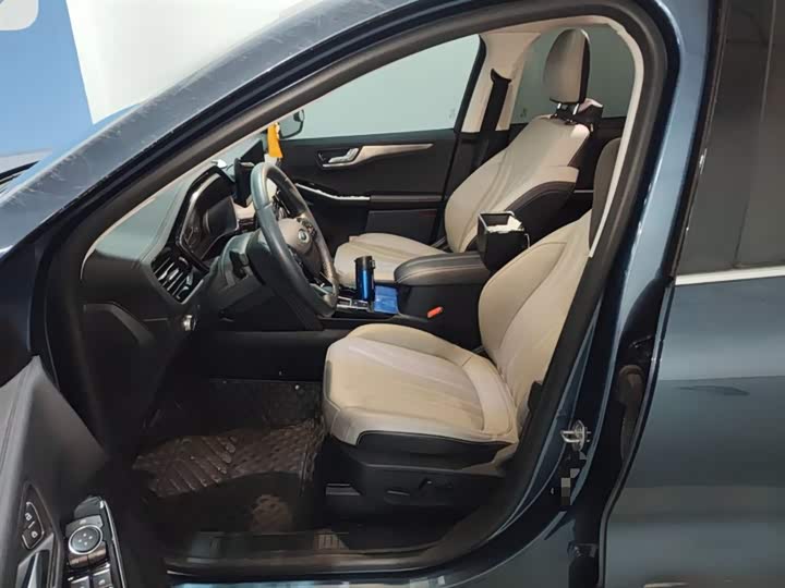 Фото 8 - Ford Escape