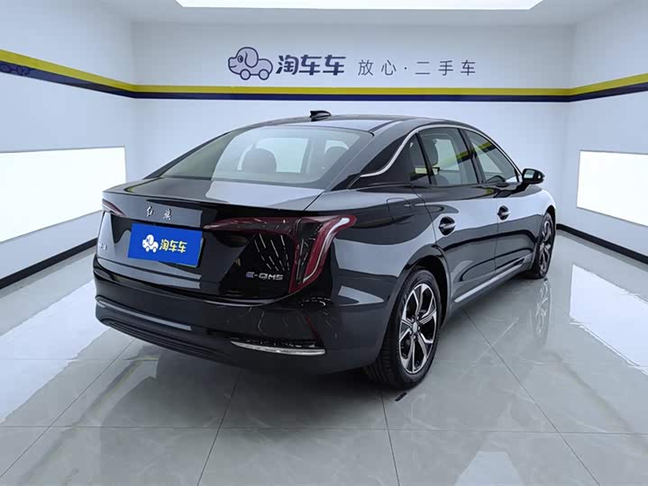 Фото 3 - Hongqi E-QM5