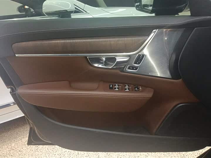 Фото 7 - Volvo S90