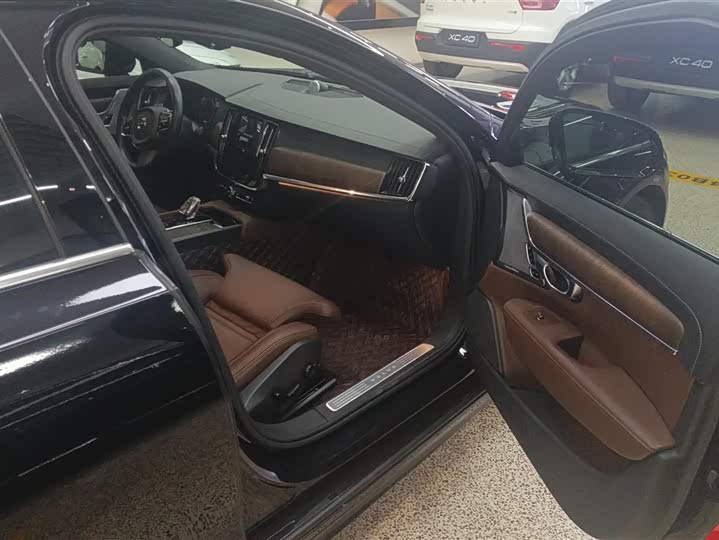 Фото 8 - Volvo S90