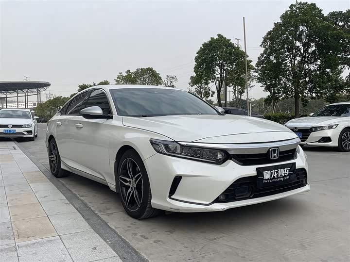 Фото 3 - Honda Inspire