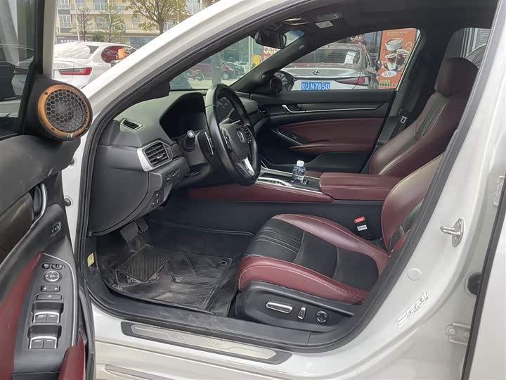 Фото 4 - Honda Inspire