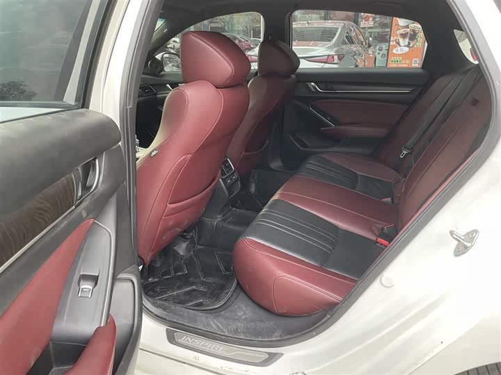 Фото 5 - Honda Inspire