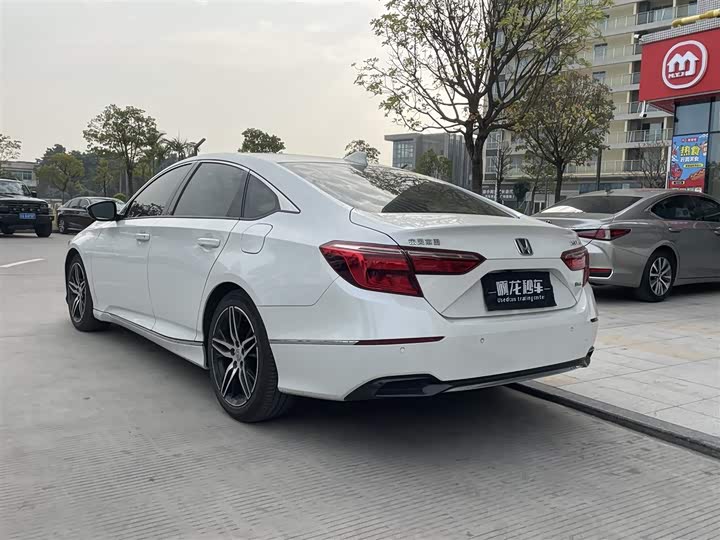 Фото 9 - Honda Inspire