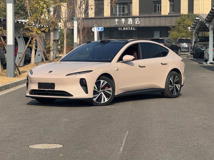 Фото 1 - Nio ET5