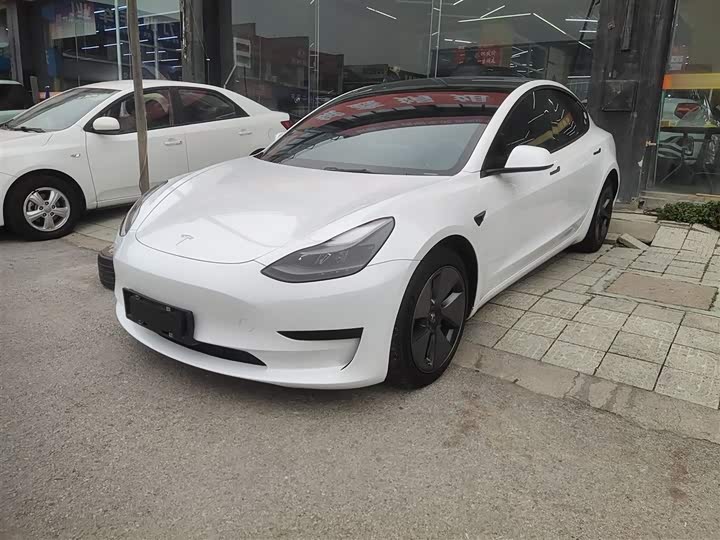 Фото 2 - Tesla Model 3