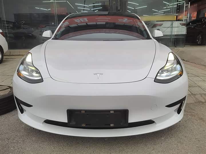 Фото 3 - Tesla Model 3