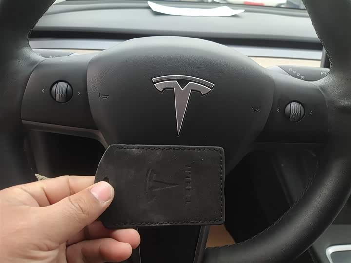 Фото 9 - Tesla Model 3