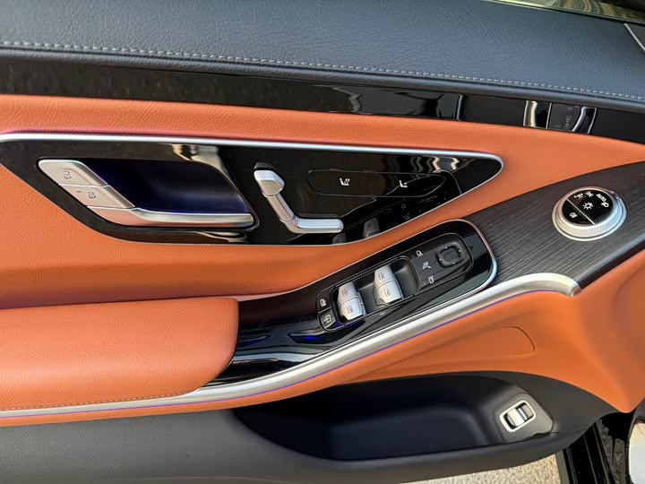 Фото 4 - Mercedes-Benz S-Class