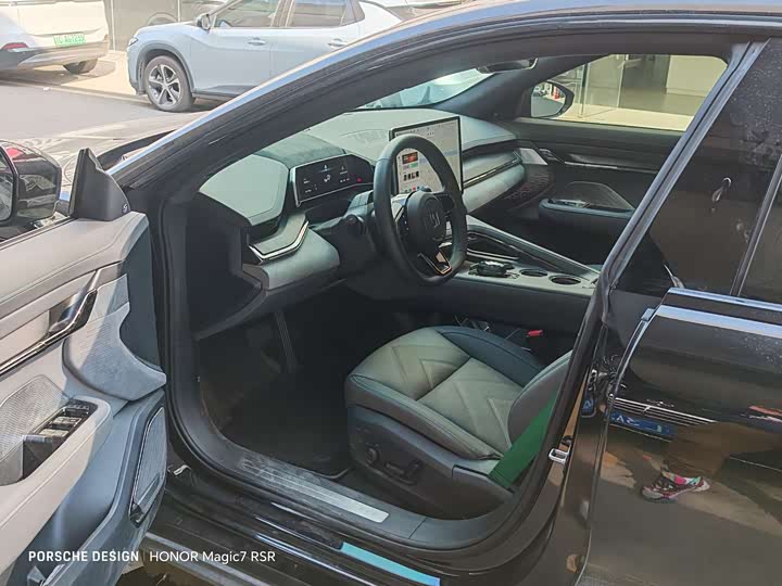 Фото 2 - Zeekr 001