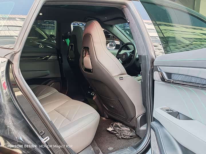 Фото 6 - Zeekr 001