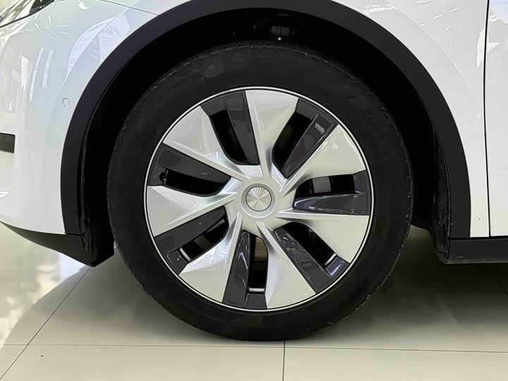 Фото 9 - Tesla Model Y