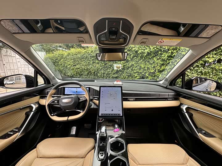 Фото 7 - Geely Atlas L