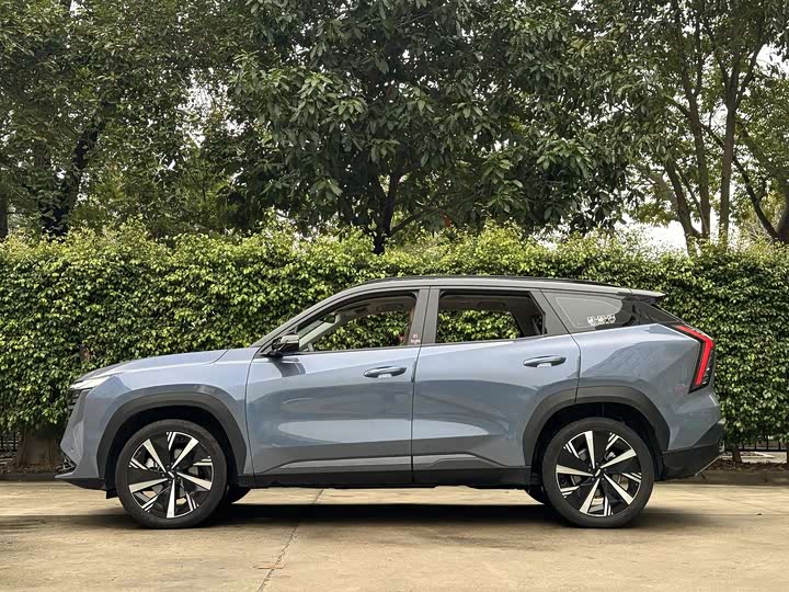 Фото 9 - Geely Atlas L