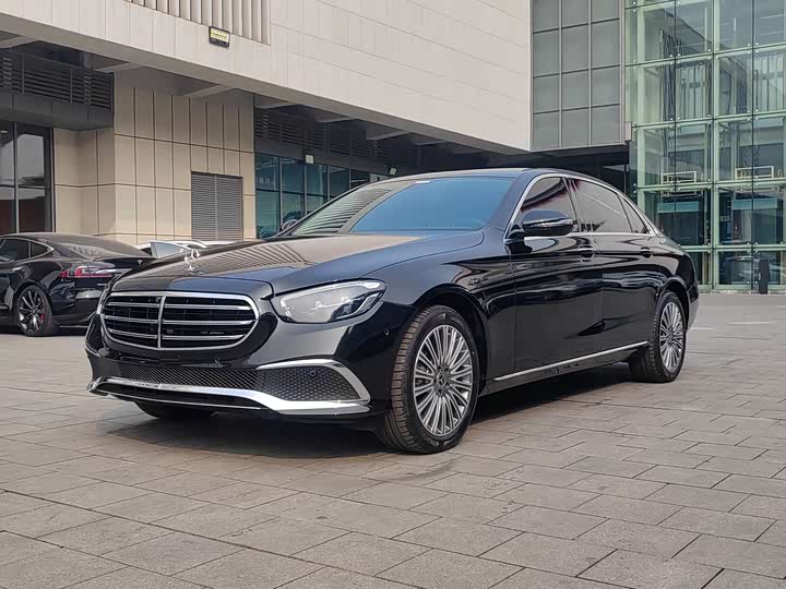 Фото 1 - Mercedes-Benz E-Class