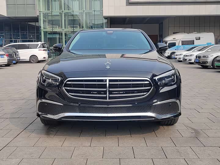 Фото 2 - Mercedes-Benz E-Class