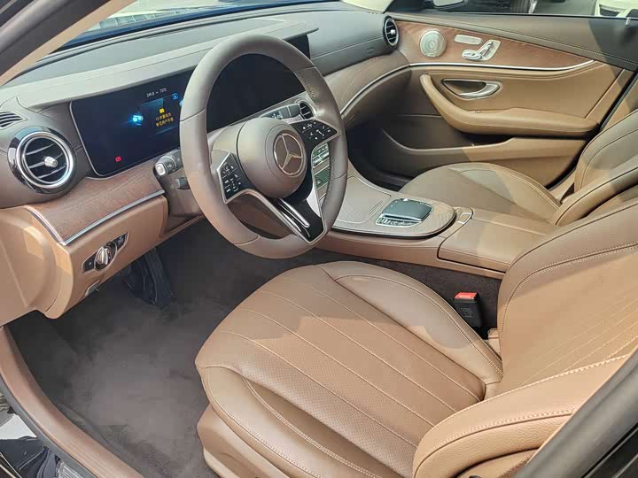 Фото 4 - Mercedes-Benz E-Class