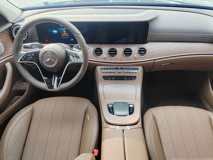 Фото 6 - Mercedes-Benz E-Class
