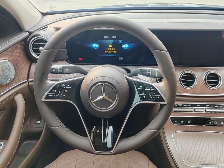 Фото 7 - Mercedes-Benz E-Class