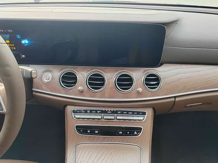 Фото 8 - Mercedes-Benz E-Class