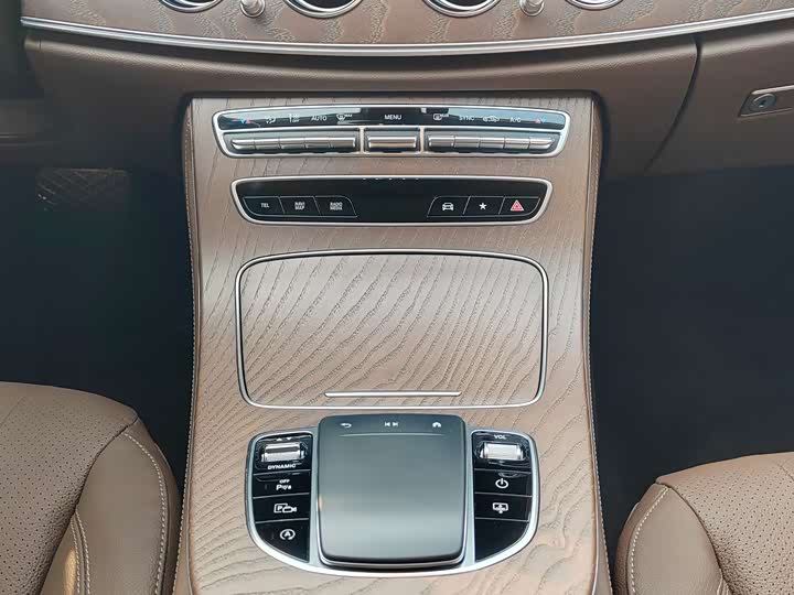Фото 9 - Mercedes-Benz E-Class