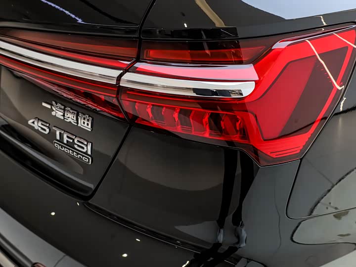 Фото 5 - Audi A6L