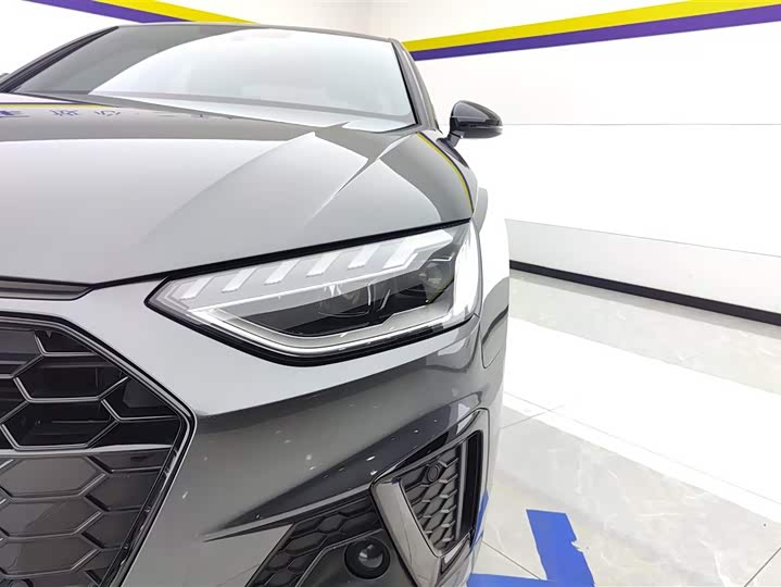 Фото 5 - Audi A4L