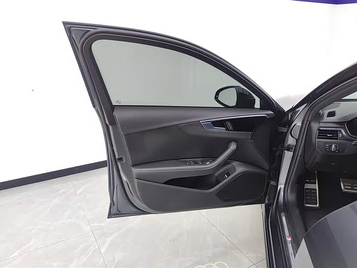 Фото 7 - Audi A4L