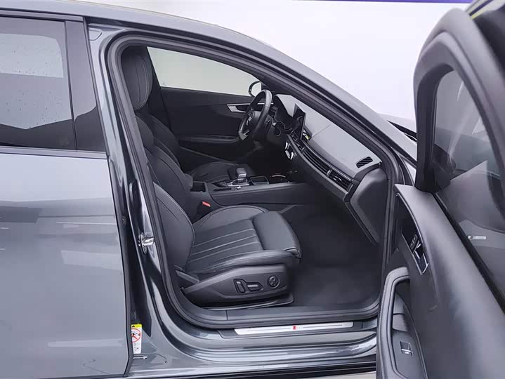 Фото 8 - Audi A4L