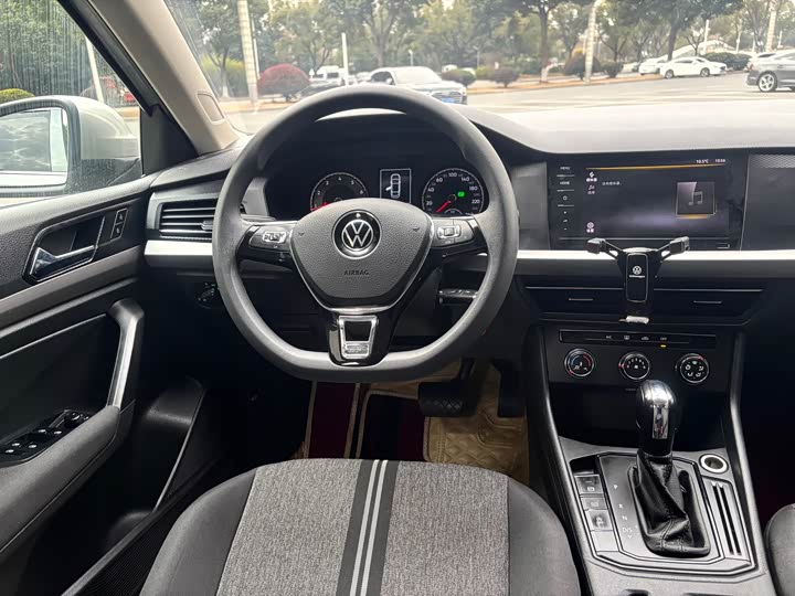 Фото 8 - Volkswagen Lavida