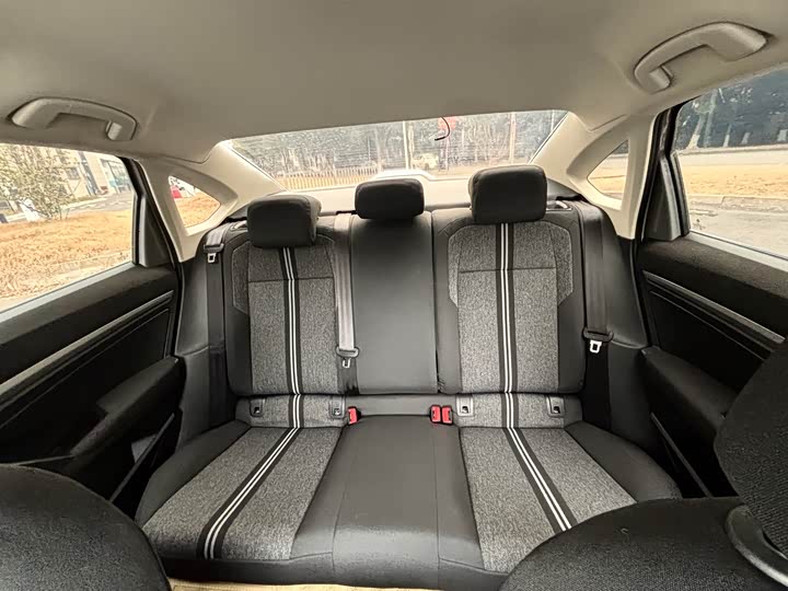 Фото 9 - Volkswagen Lavida