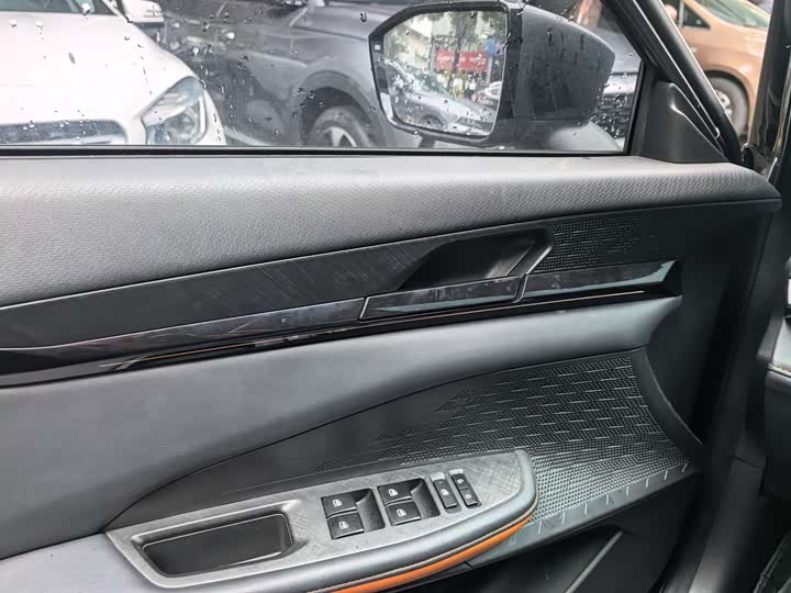 Фото 7 - Changan UNI-V