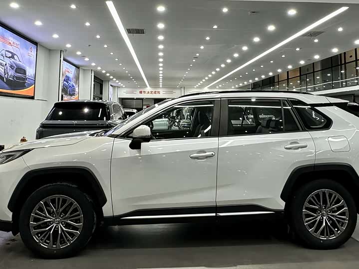 Фото 3 - Toyota Wildlander