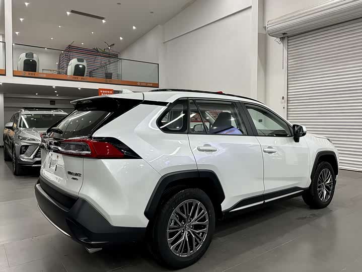 Фото 5 - Toyota Wildlander