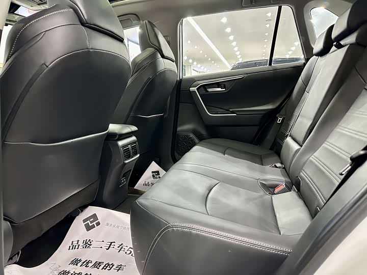 Фото 6 - Toyota Wildlander