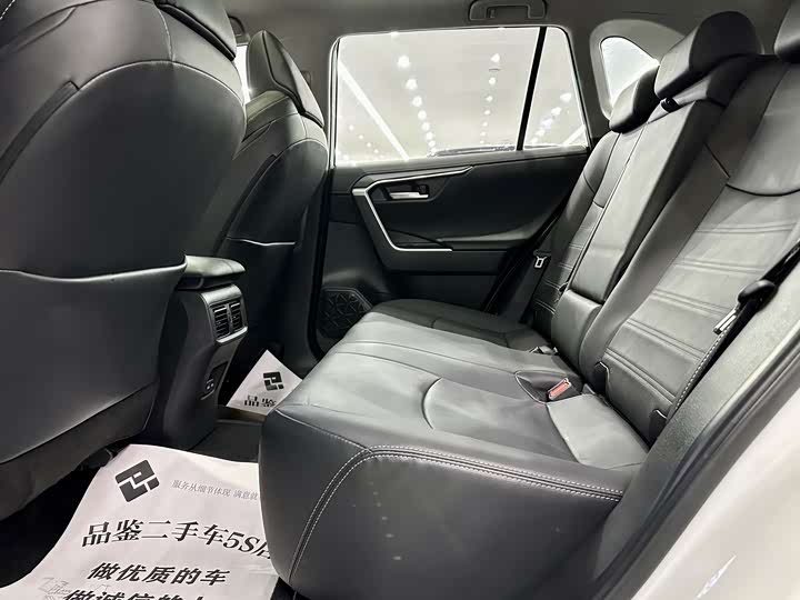 Фото 8 - Toyota Wildlander